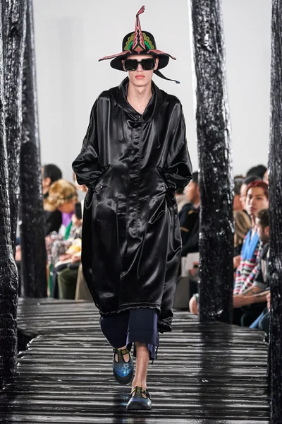 Look 16